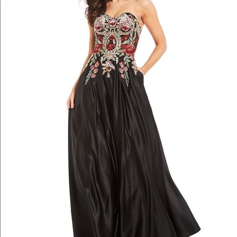 Blondie Nites floral embroidered ball gown